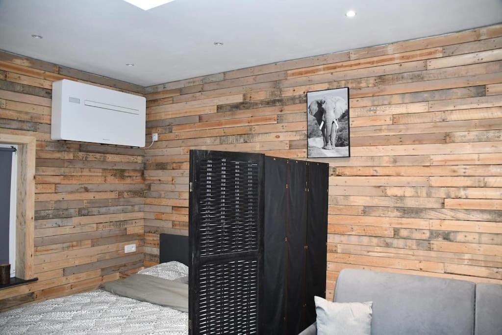 Logement In Wood Брюжлет Экстерьер фото
